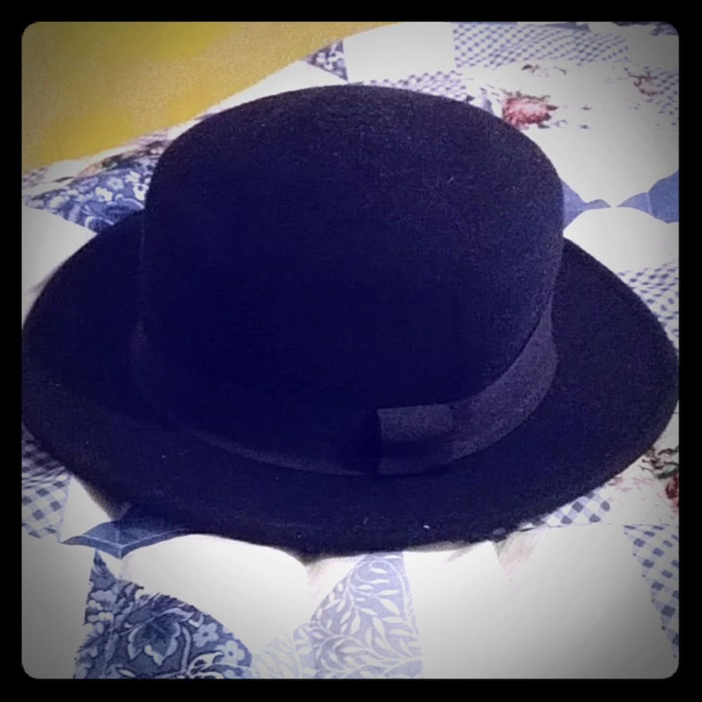 hat - Picture 1 of 2